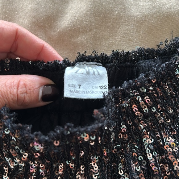 Super cute Zara sequin skirt - Picture 3 of 3